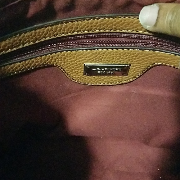 U GETTIN THE BOOTS AND A NICE BAG 🎒 - Picture 5 of 8